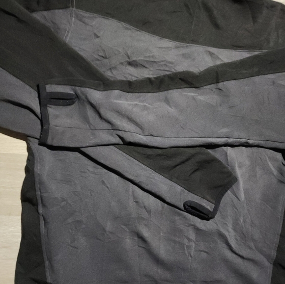 The North Face Large Men Fleece Jacket - Picture 3 of 3